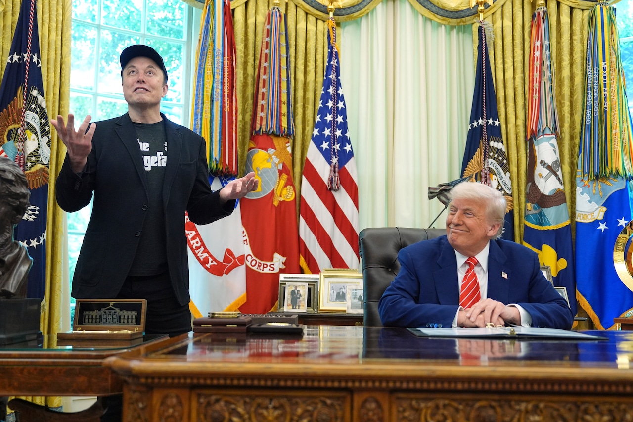 $2,000 DOGE Stimulus Checks: Examining Trump's Cryptocurrency Proposal And Its Current Status $2,000 DOGE Stimulus Checks: Examining Trump's Cryptocurrency Proposal And Its Current Status