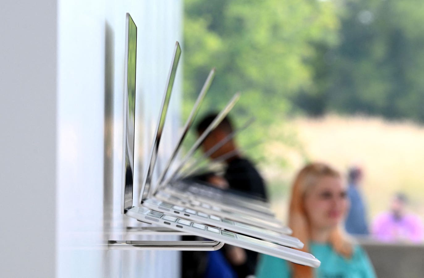 Apple To Discontinue Classic MacBook Pro Line? Apple To Discontinue Classic MacBook Pro Line?
