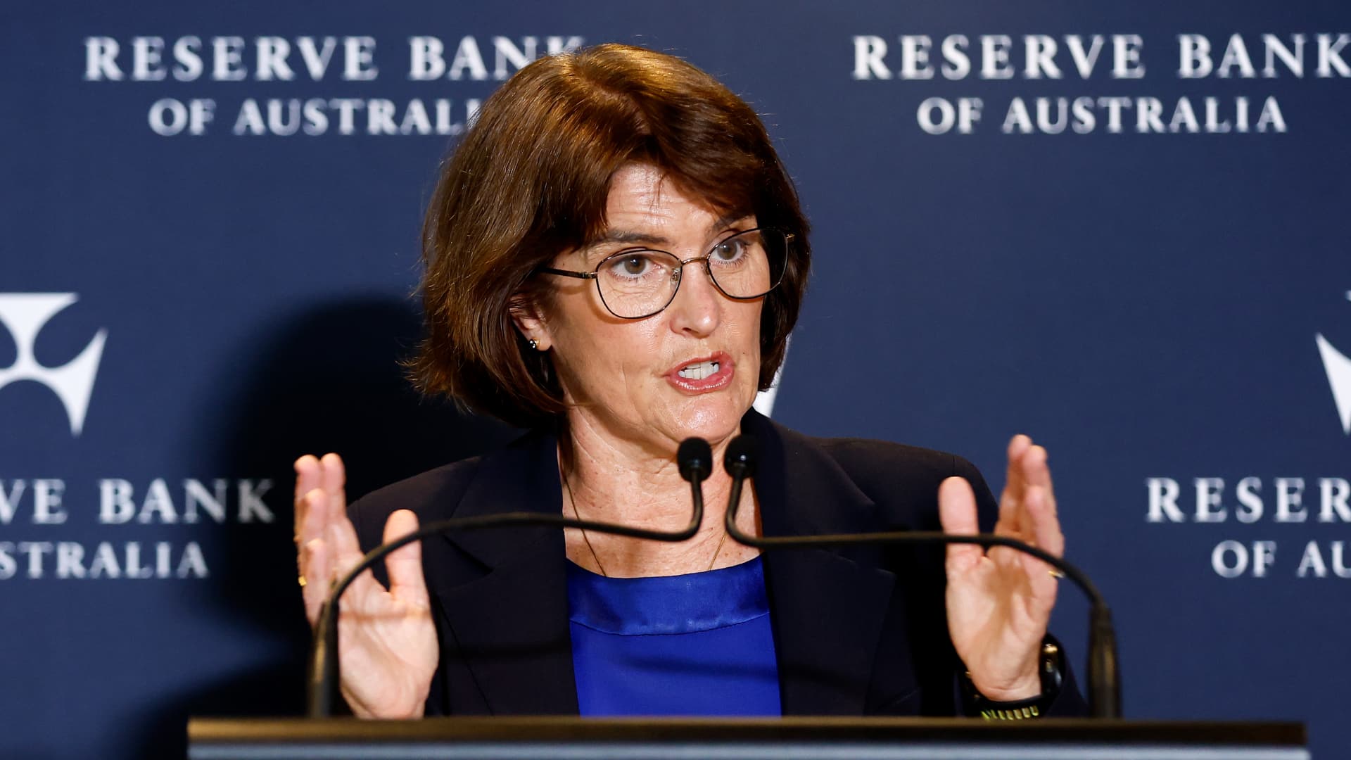 Australia Cuts Interest Rates To Combat Economic Slowdown, Inflation Concerns Recede Australia Cuts Interest Rates To Combat Economic Slowdown, Inflation Concerns Recede