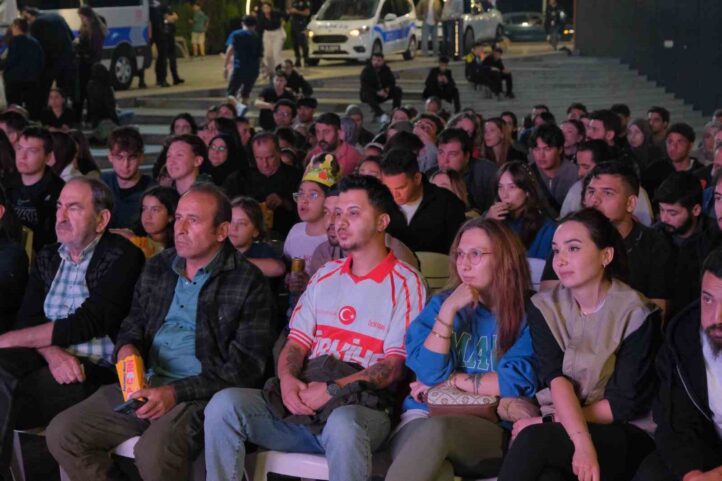 Bolu'da Dev Ekran: Unutulmaz Bir Milli Maç Deneyimi