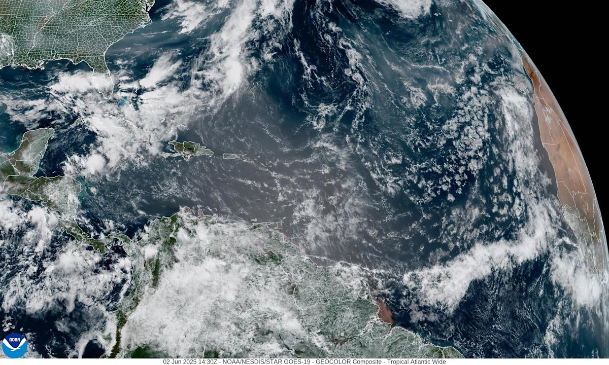 Canadian Wildfires Send Smoke, Saharan Dust Clouds Over Florida: What To Expect Canadian Wildfires Send Smoke, Saharan Dust Clouds Over Florida: What To Expect