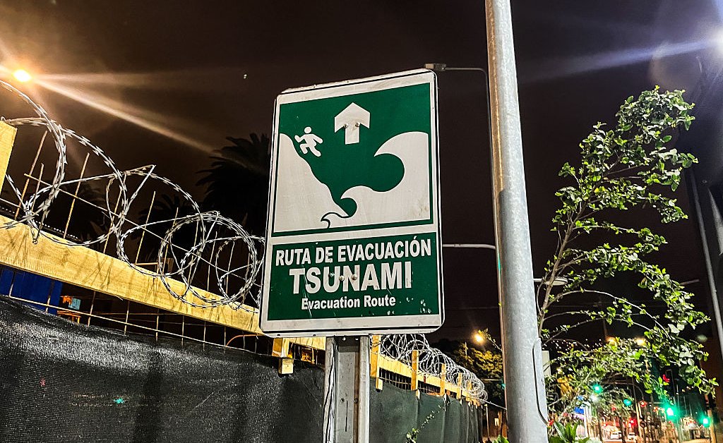 Coastal Community Resilience: Preparing For And Surviving Tsunamis Coastal Community Resilience: Preparing For And Surviving Tsunamis