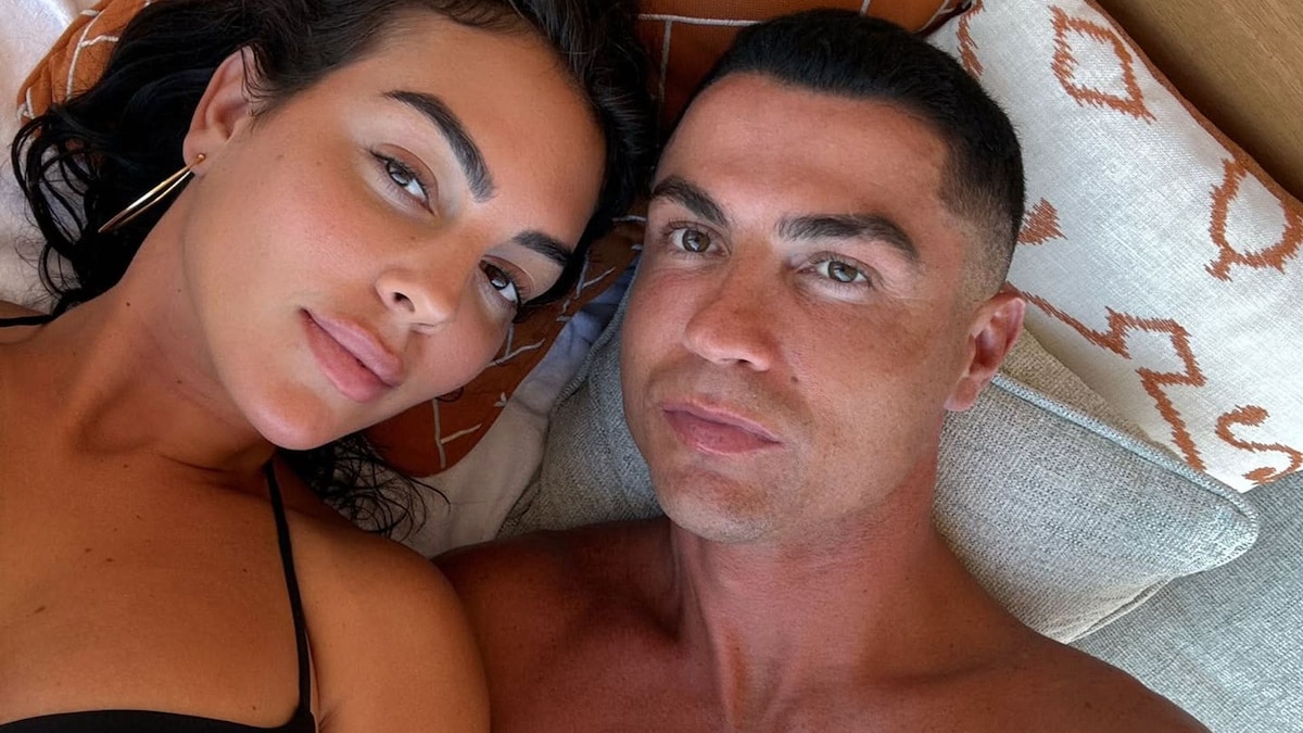 Cristiano Ronaldo And Georgina Rodríguez: New Photo Reveals $6M Ring Cristiano Ronaldo And Georgina Rodríguez: New Photo Reveals $6M Ring