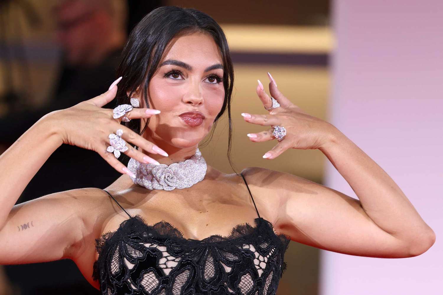 Cristiano Ronaldo's Fiancée Shows Off Stunning Engagement Ring In Venice Cristiano Ronaldo's Fiancée Shows Off Stunning Engagement Ring In Venice
