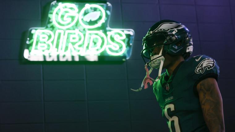 Devonta Smith Injury Update: Extent Of Eagles Receiver's Fall Injury Unknown