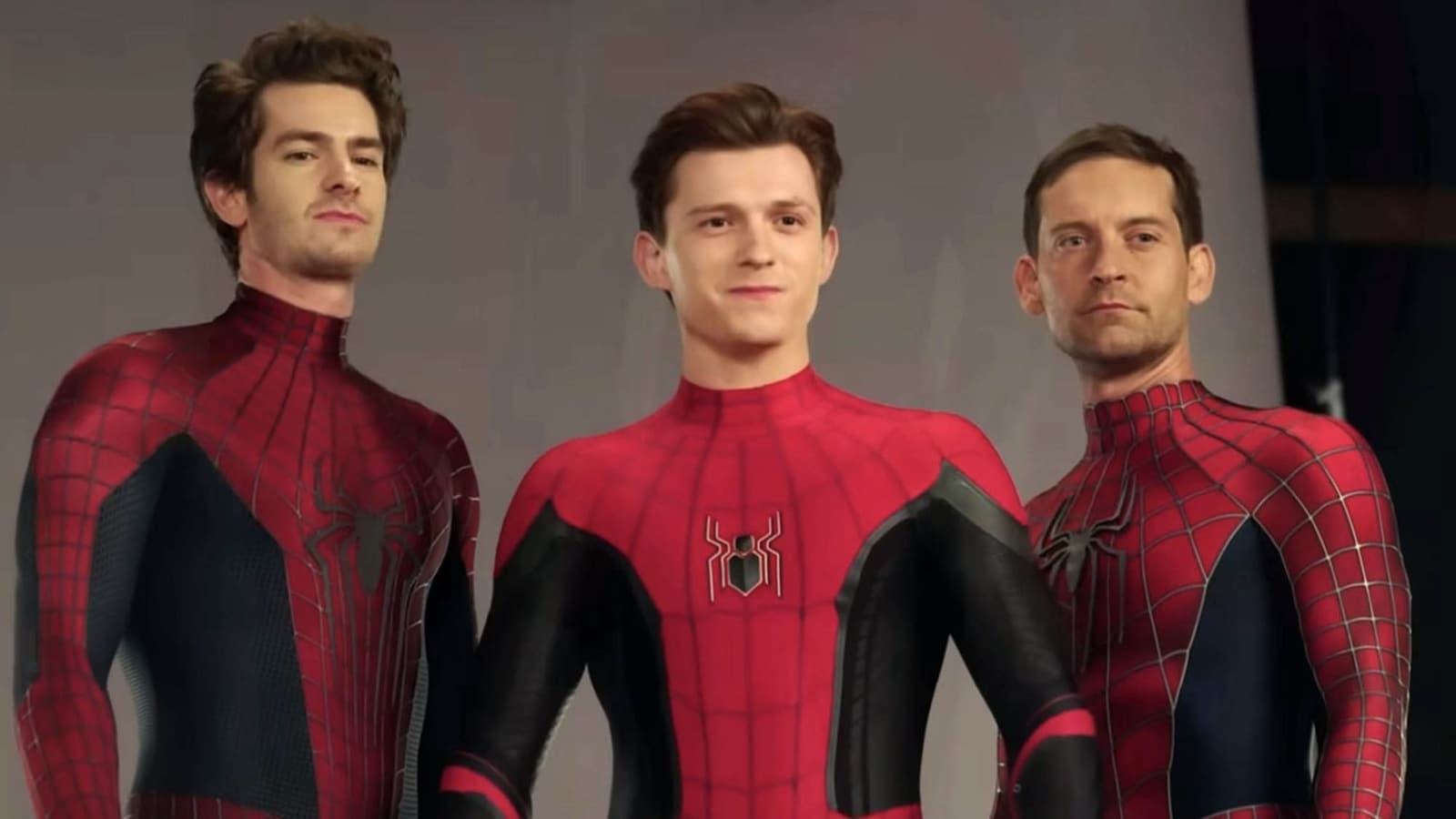 Fan Theory Changes Spider-Man: No Way Home's Script: Garfield And Maguire's Altered Intros Fan Theory Changes Spider-Man: No Way Home's Script: Garfield And Maguire's Altered Intros