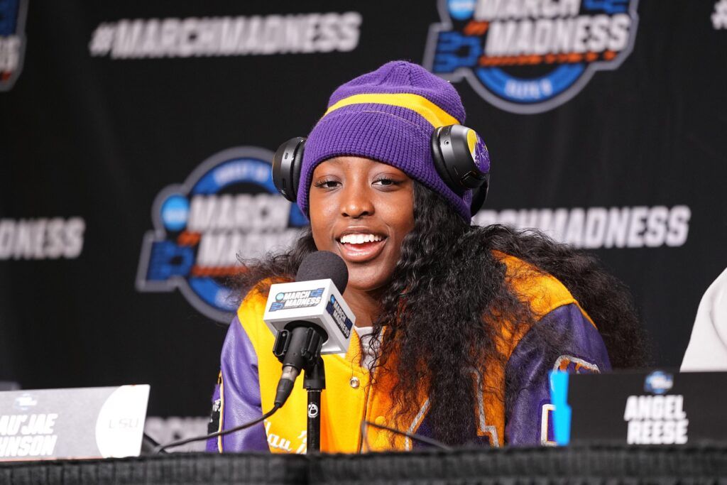 Flau'jae Johnson's Hilarious Leonard Fournette Joke At LSU Game: A Viral Moment