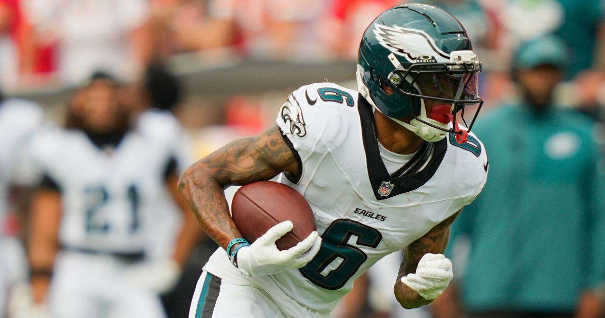 Injury Scare: Devonta Smith's Hard Fall And Exit From Eagles Game Injury Scare: Devonta Smith's Hard Fall And Exit From Eagles Game