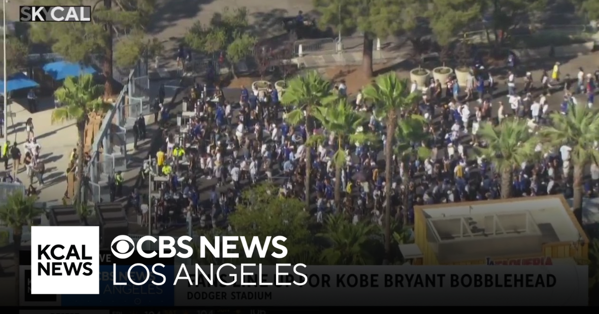 Kobe Bryant Bobblehead Draws Huge Crowds To Dodger Stadium Kobe Bryant Bobblehead Draws Huge Crowds To Dodger Stadium