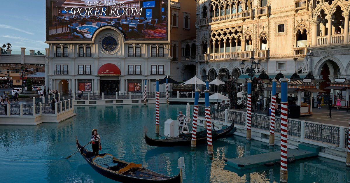 Las Vegas Casinos: Empty Strip Signals Economic Trouble?