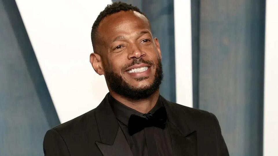 Marlon Wayans Receives Long-Delayed College Certificate Marlon Wayans Receives Long-Delayed College Certificate