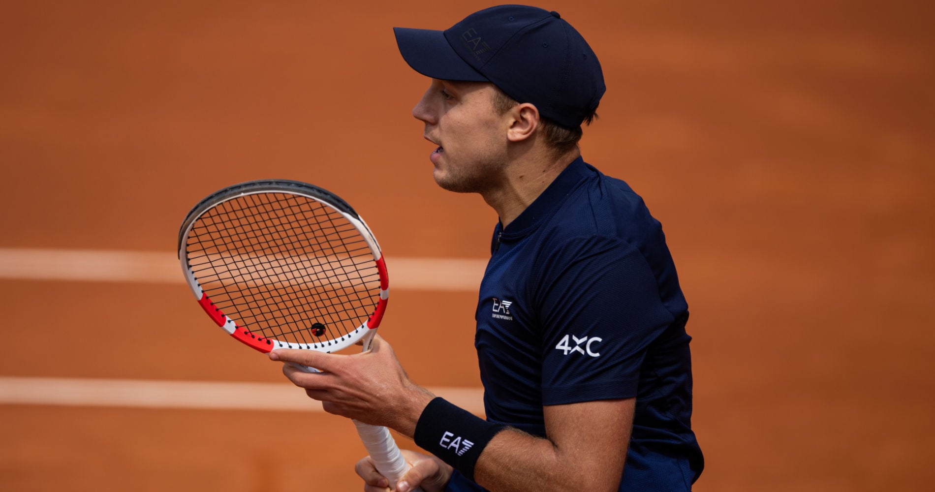 Medjedovic's Roland-Garros Victory: Secures Second-Round Spot
