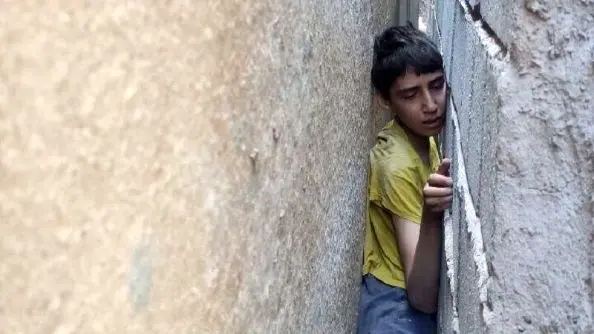 نجات معجزه‌آسا: نوجوان تبریزی از زیر آوار دیوار نجات یافت