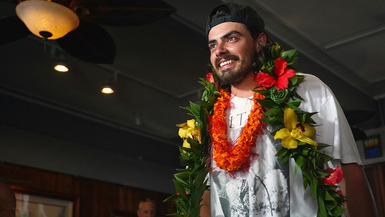 Oregonian Completes Epic 2,000-Mile Sail To Hawaii With His Cat Oregonian Completes Epic 2,000-Mile Sail To Hawaii With His Cat