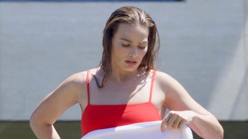 Paparazzi Capture Margot Robbie On Chanel Photoshoot In Malibu Paparazzi Capture Margot Robbie On Chanel Photoshoot In Malibu