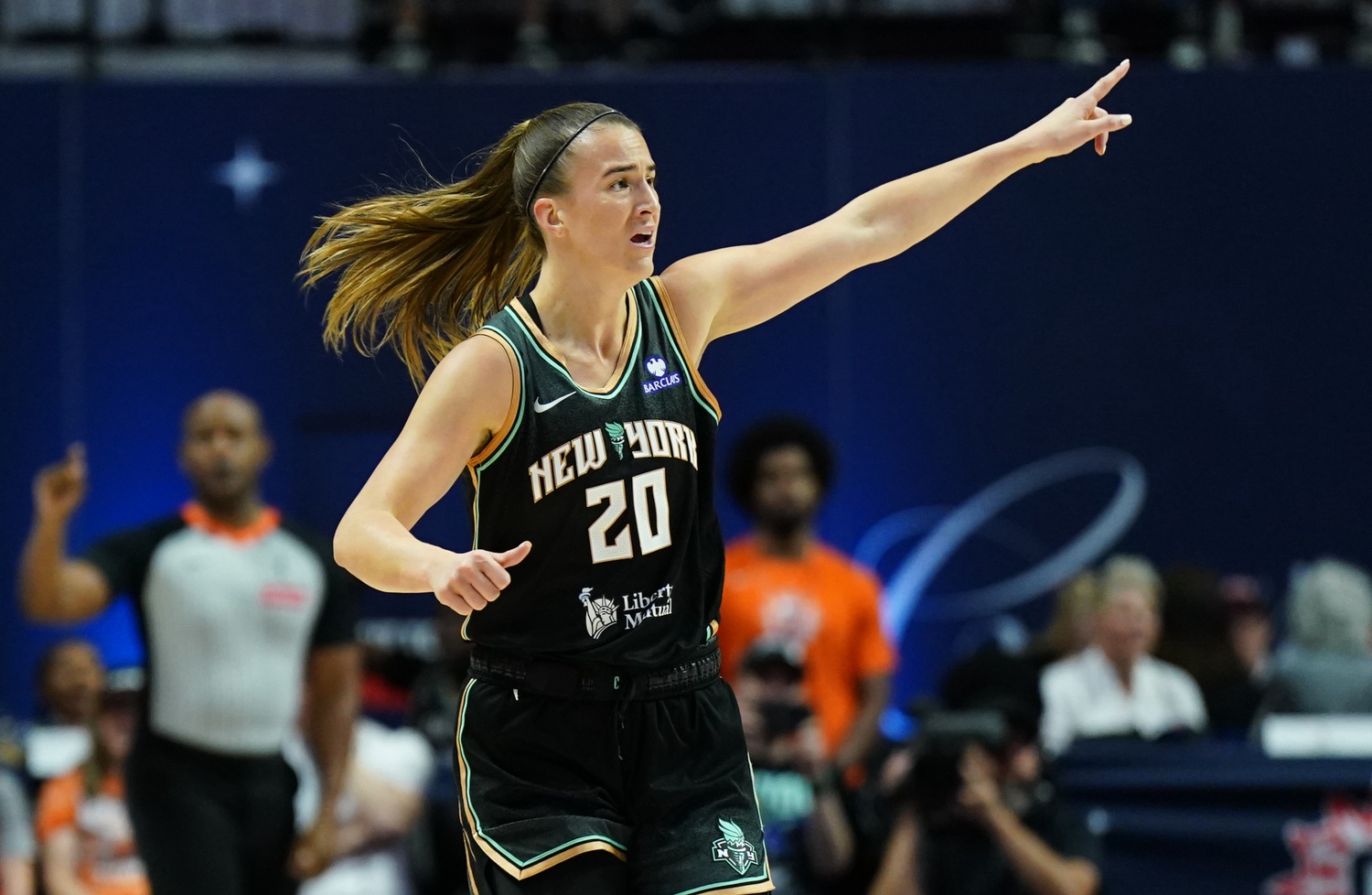 Performance Exceptionnelle: Ionescu Écrase Les Records Avec 36 Points Et 11 Rebonds