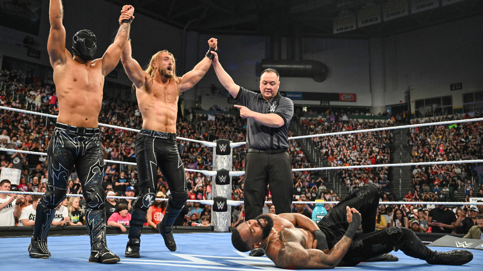SmackDown Results (5/23): Tag Team Titles Defended, MITB Qualifying Matches SmackDown Results (5/23): Tag Team Titles Defended, MITB Qualifying Matches