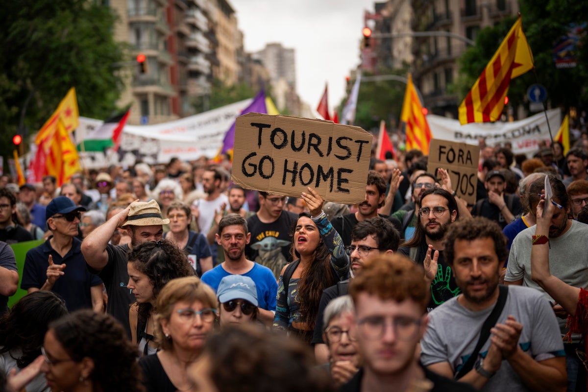 Spain's Tourist Rental Crackdown: 65,000 Bookings Affected Spain's Tourist Rental Crackdown: 65,000 Bookings Affected