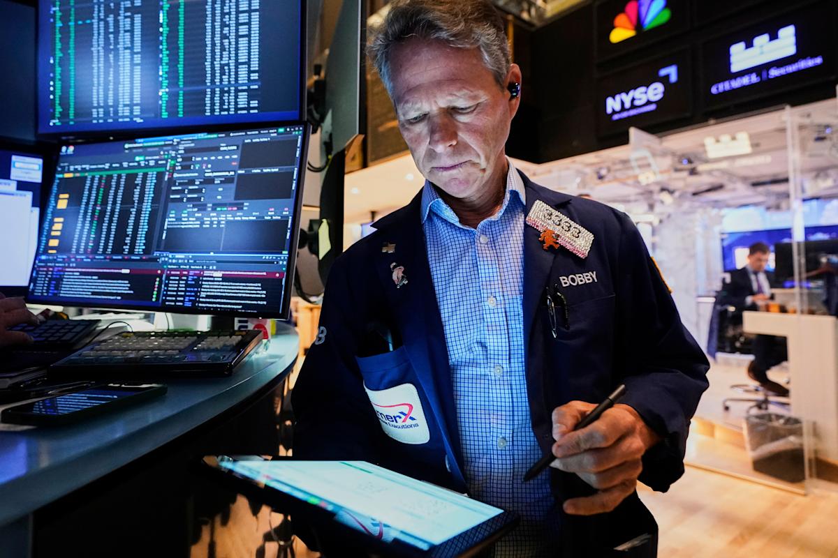 Stock Market Dips: S&P 500 And Nasdaq Decline On Fed Rate Hike Speculation And Iran Concerns Stock Market Dips: S&P 500 And Nasdaq Decline On Fed Rate Hike Speculation And Iran Concerns