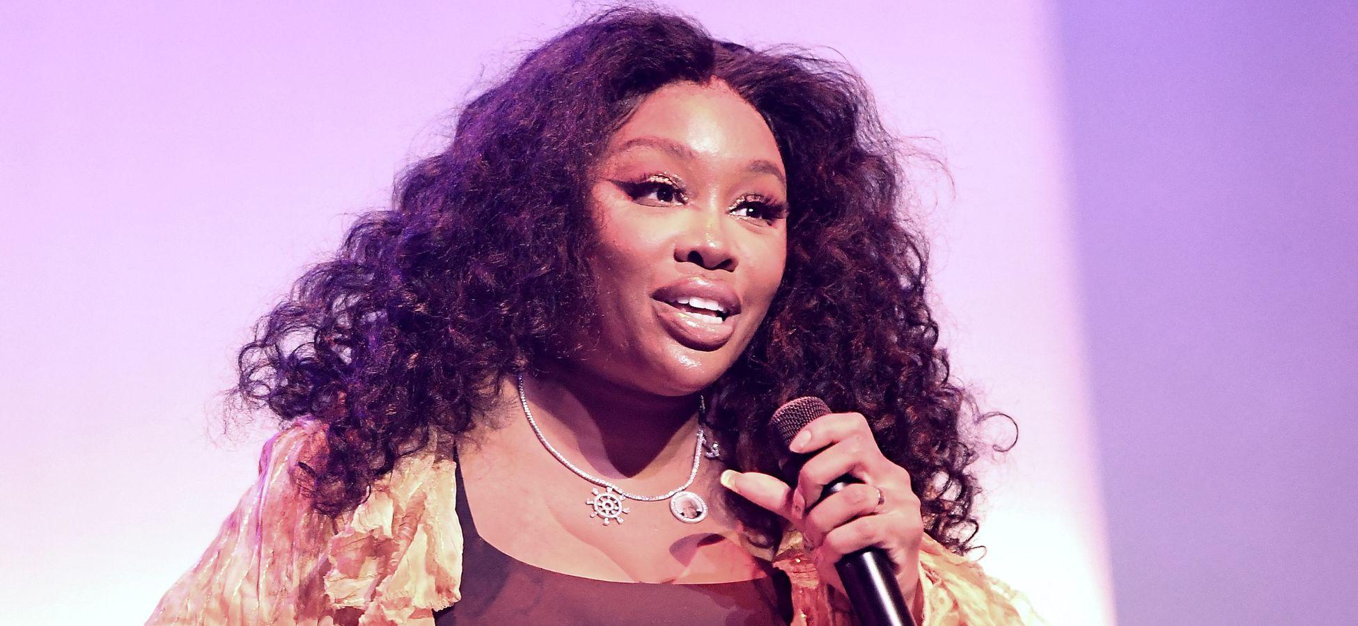 SZA's Thong Bikini And Unconventional Toes Spark Online Buzz SZA's Thong Bikini And Unconventional Toes Spark Online Buzz