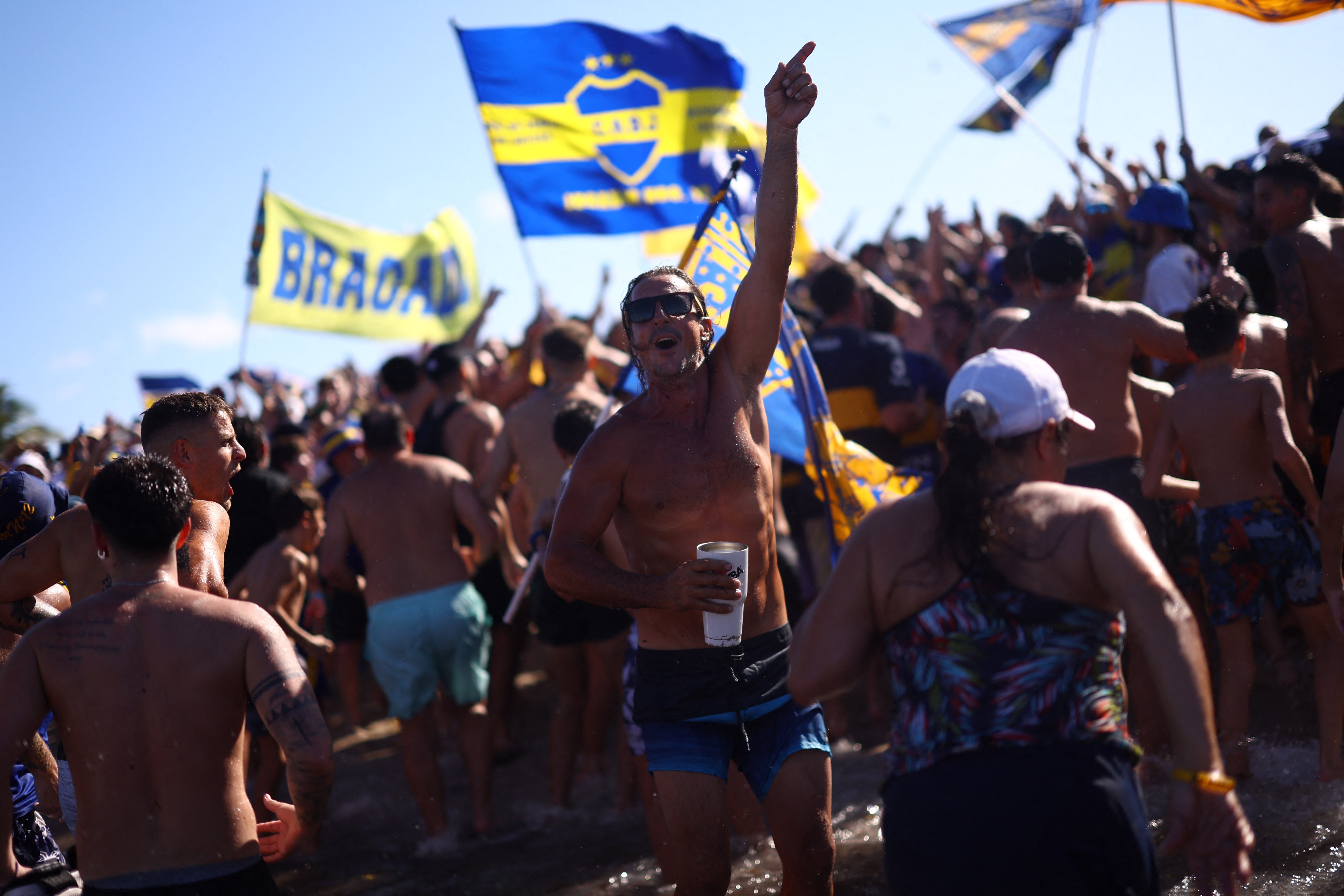 Torcida Do Boca Juniors Toma Conta De Praia Em Miami Antes Da Estreia Na Copa
